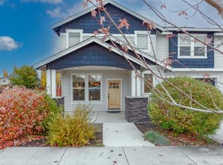 490 NW 28th St, Redmond, OR 97756