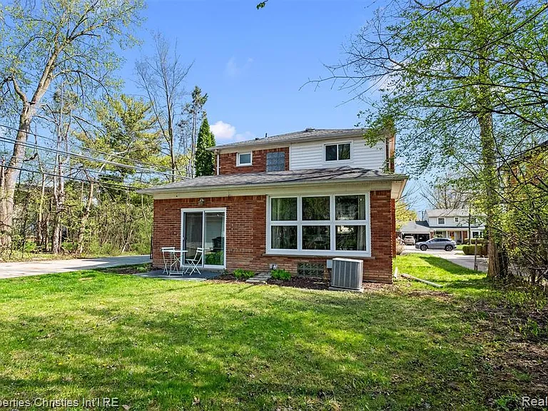 956 Northlawn Blvd — Photo 25