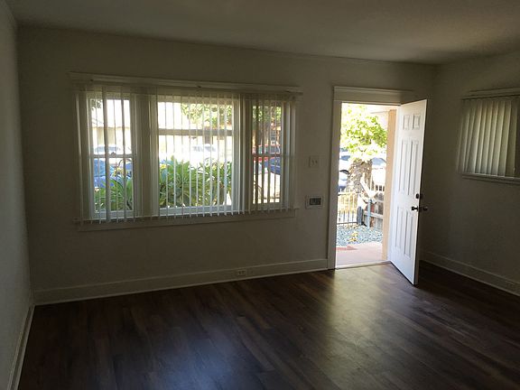 2nd image of 1628-1634 N Stanton Pl