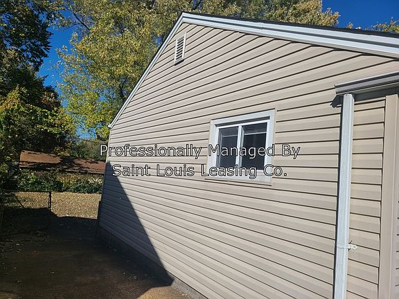 3rd image of 111 Elbring Dr