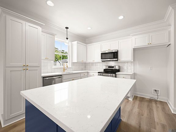 4th image of 8007 Arnold Rd #5E