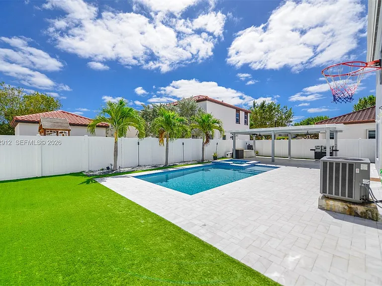 9101 SW 169th Pl — Photo 36