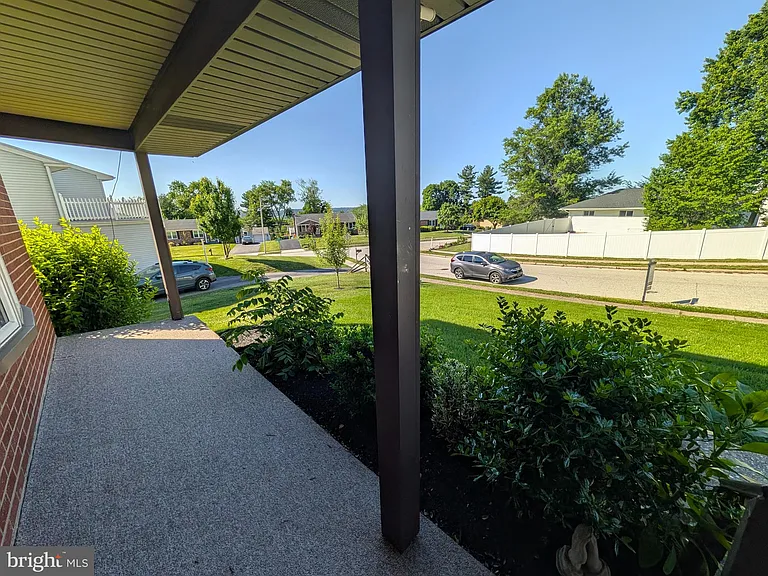 14 Westwood Cir — Photo 4