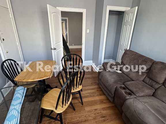 4th image of 919 22nd St APT 1R
