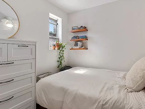 3rd image of 91 Christopher St APT 10
