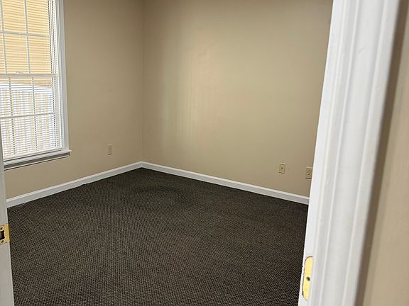 5th image of 1071 E Lexington Ave #18