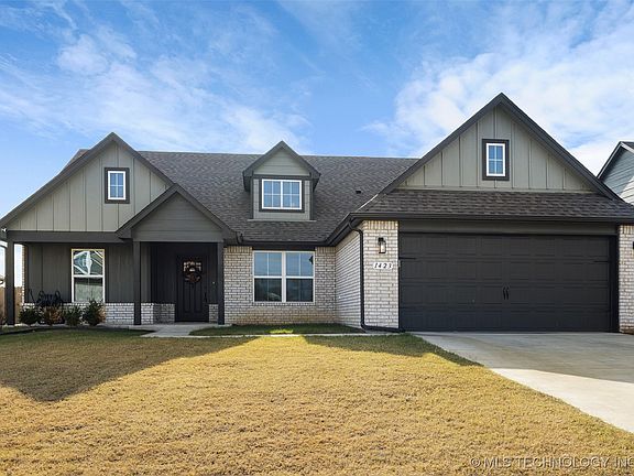 3rd image of 1423 E Roanoke Pl