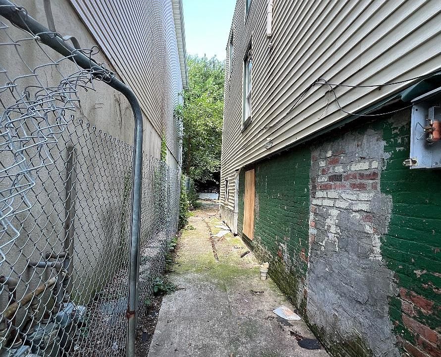 2nd image of 210 Fulton Ave