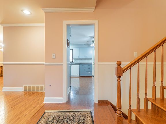 2nd image of 9439 Walnut Dr