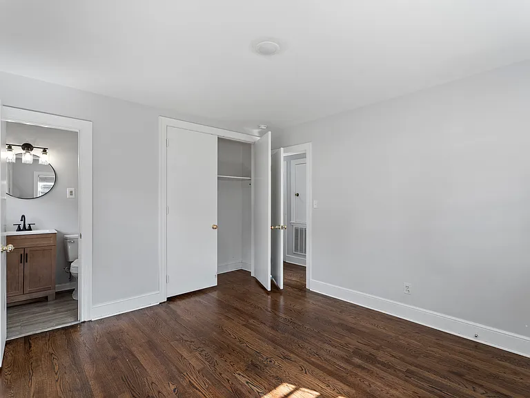 829 Burton St — Photo 8