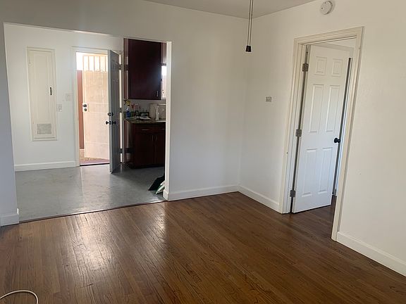 3rd image of 3065 Broadway