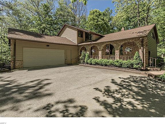 2nd image of 8654 Camelot Dr