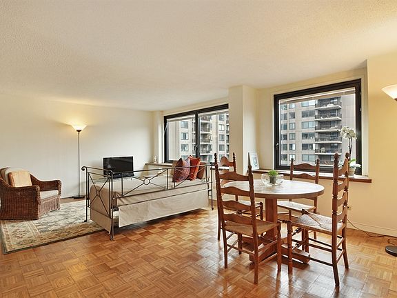 3rd image of 531 Main St APT 928