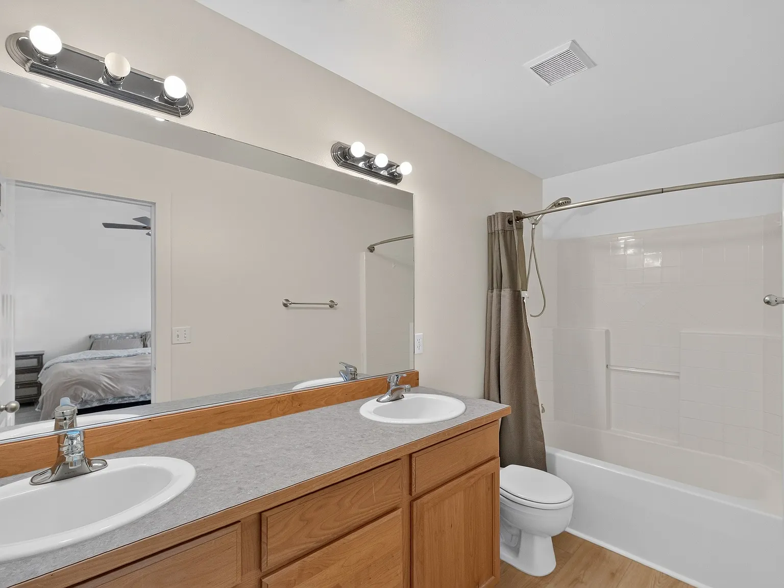 4 bed, 1730 sqft, $2,500 — Photo 2