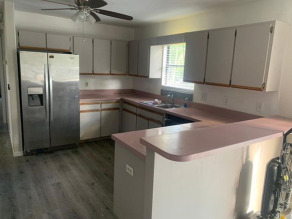 Large kitchen w/ breakfast bar and dining room