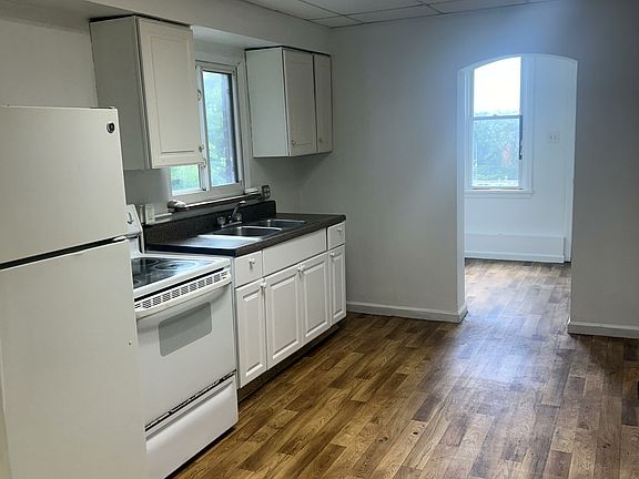 4th image of 2428 Woodstock Ave Floor 1