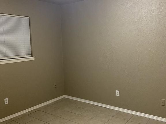 3rd image of 3201 Tiger Ln #1
