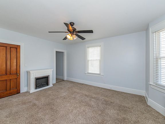 3rd image of 46 Wilfred St Unit 2