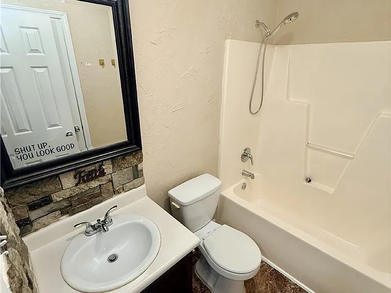 1928 Sir Michael Dr — Photo 17