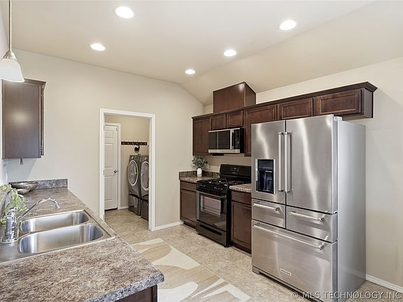 4th image of 6620 N 128th East Ave