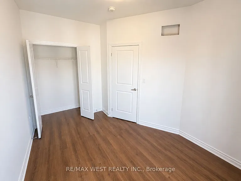 15 Inverary Cres — Photo 22