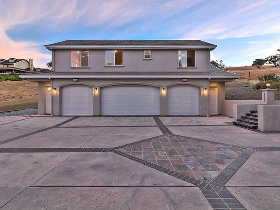 3rd image of 18750 Glen Ayre Dr