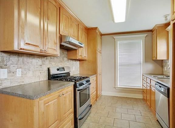 4th image of 3829 Plaza Dr