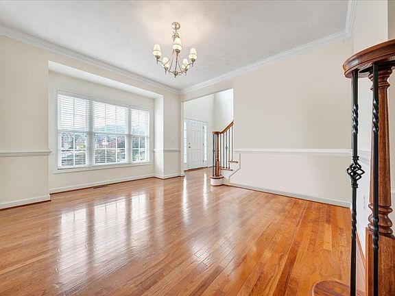 5th image of 2117 River Oaks Dr
