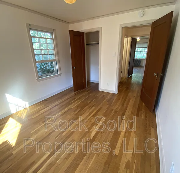 607 E 22nd St — Photo 12