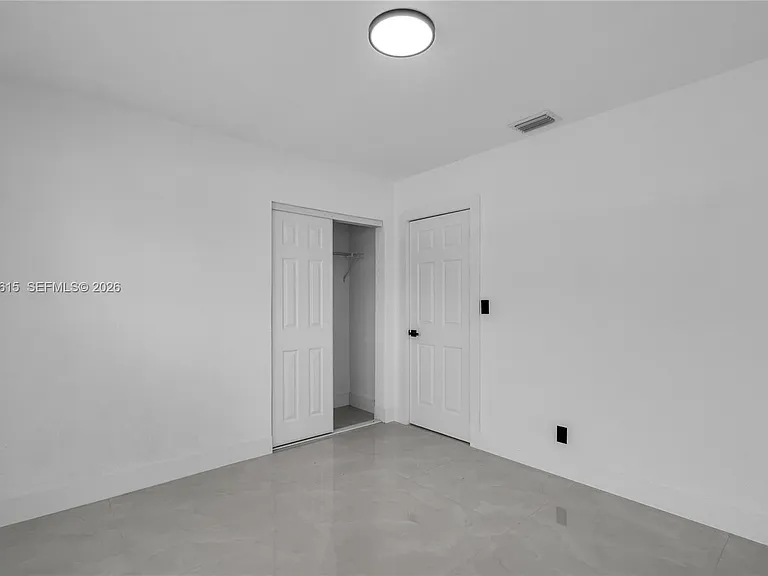 1000 NW 198th St — Photo 3