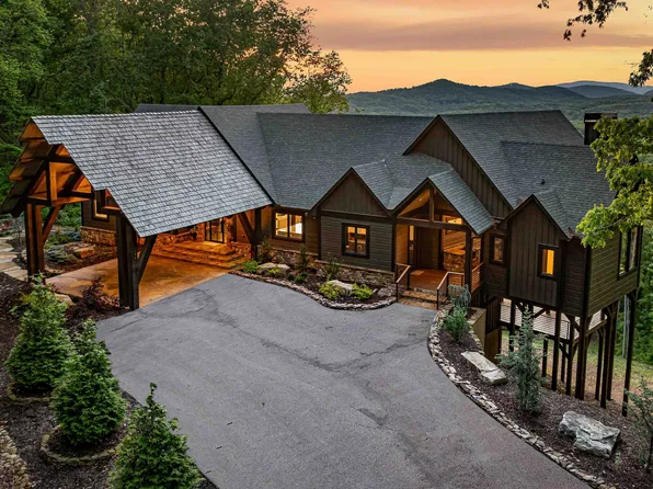 348 Round Top Rd, Mineral Bluff, GA 30559