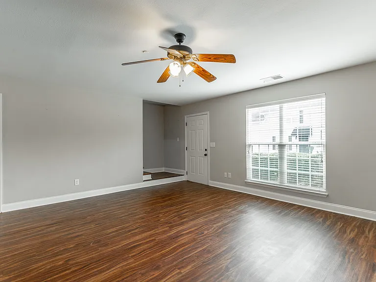 1109 Maple Tree Ln #1109 — Photo 4