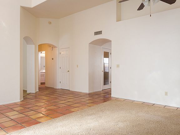 4th image of 920 W Graythorn Pl