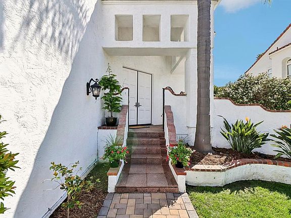 3rd image of 4923 Amador Dr