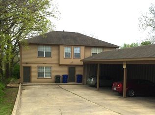2047 University Dr, Lawrence, KS 66044
