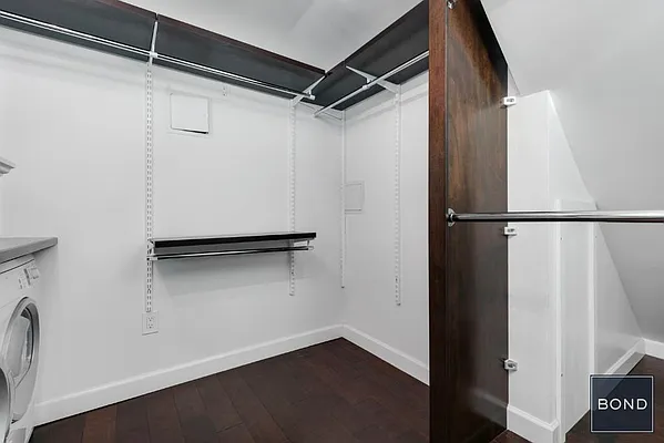 Sold by Bond New York | media 8