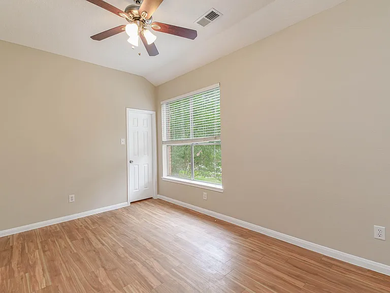 9523 Tallow Tree Dr — Photo 11