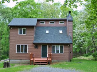 132 Squirrel Tail Ct, Bushkill, PA 18324