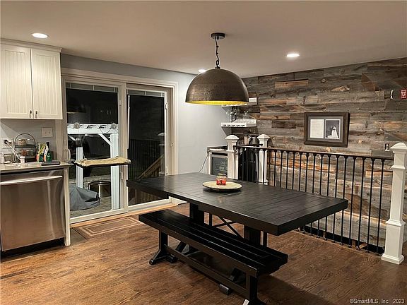 3rd image of 125 Mohawk Dr