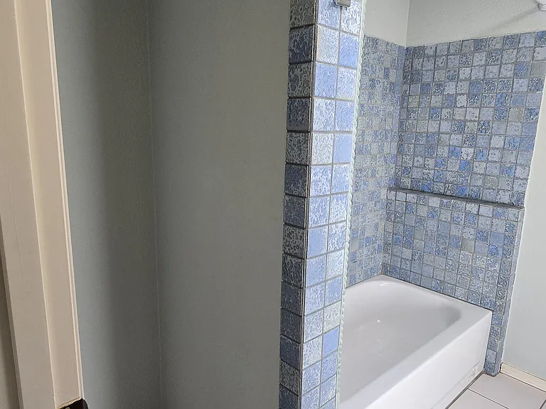702 Montgomery St — Photo 28
