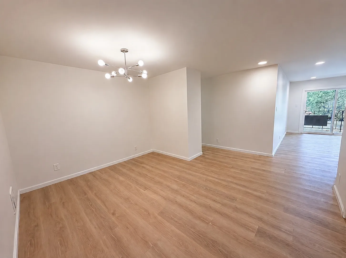 2 bed, 1075 sqft, $4,195 — Photo 2