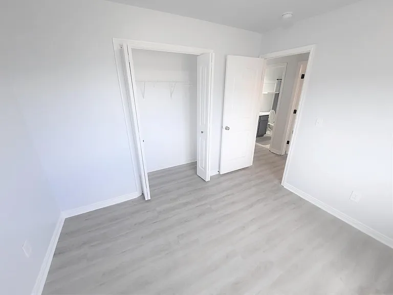 7471 N Addison Ave — Photo 25