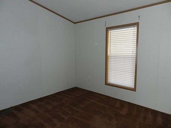 5th image of 28 Skyline Dr