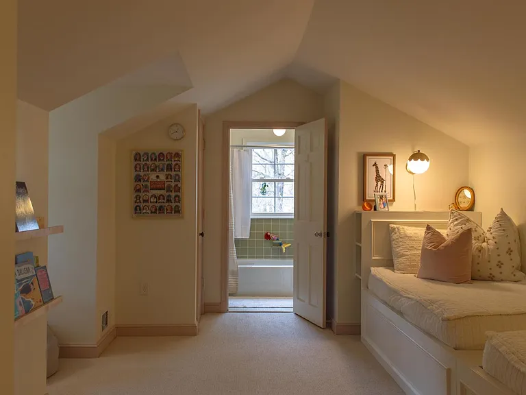 10 Robin St NW — Photo 12