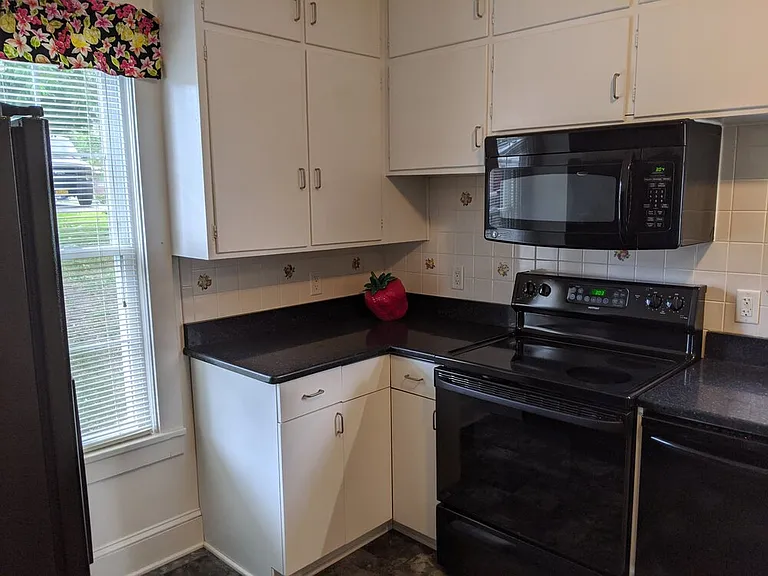 52 Clayton Ave — Photo 6