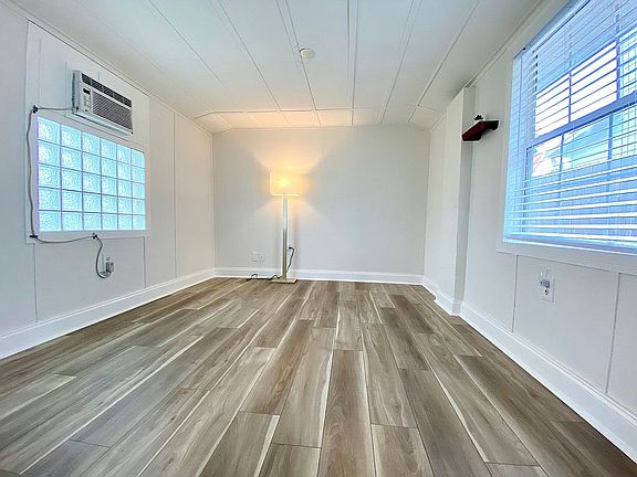 5th image of 3010 1/2 Kilgore St