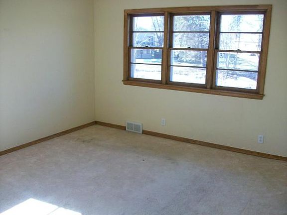 4th image of 7741 Shingle Creek Dr N