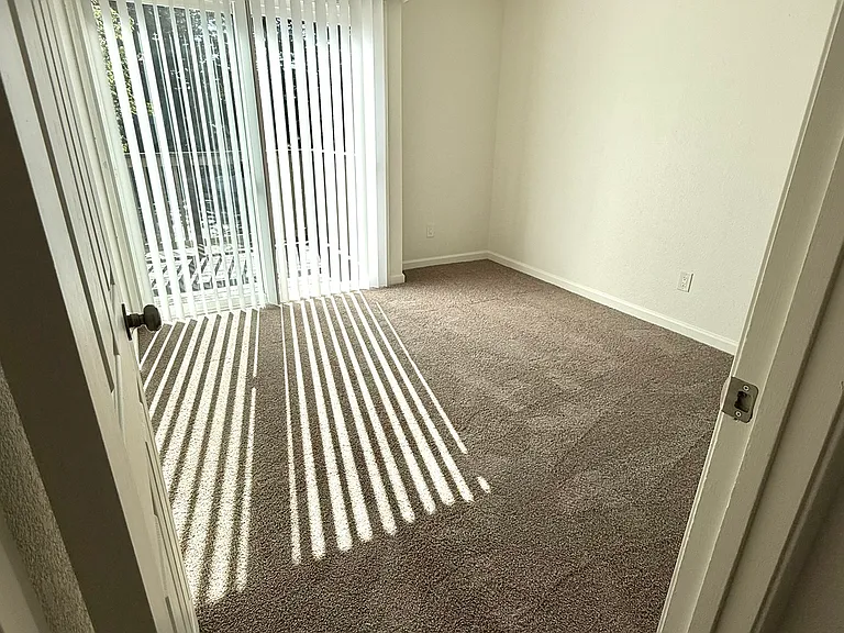 Cedarwood Apartments — Photo 31