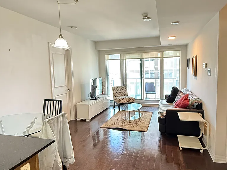 242 Rideau St #1202 — Photo 5