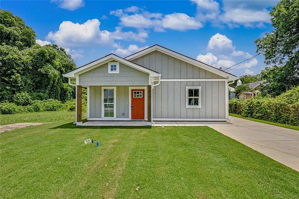3 bed, 2.0 bath, 1320 sqft, $1,595 — Photo 1